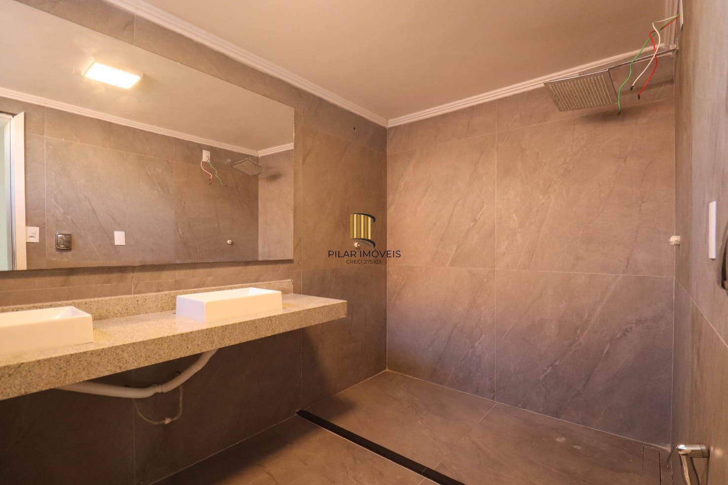 Casa 4 dormitórios no bairro Vila Nova