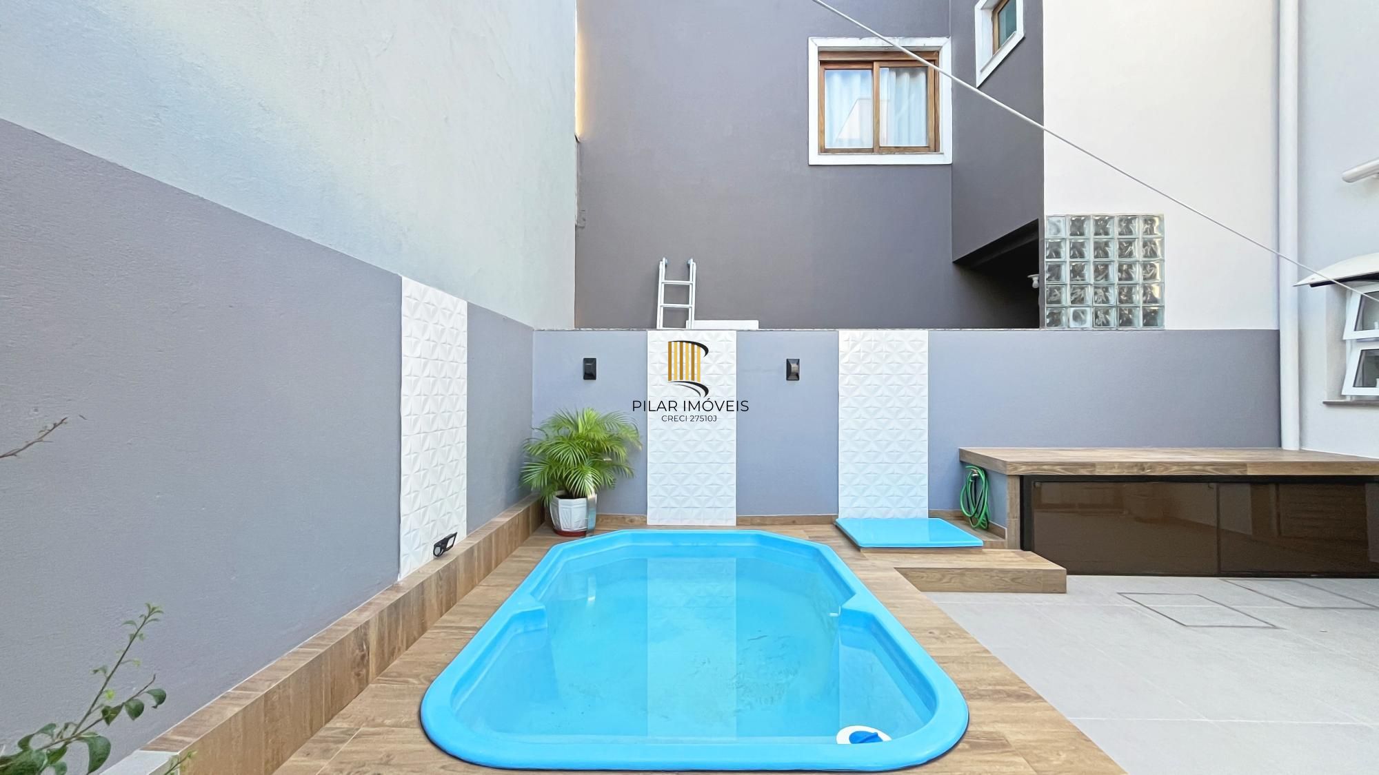 Casa à venda com 174m², 3 dormitórios, 3 suítes, 2 vagas, no bairro Hípica em Porto Alegre