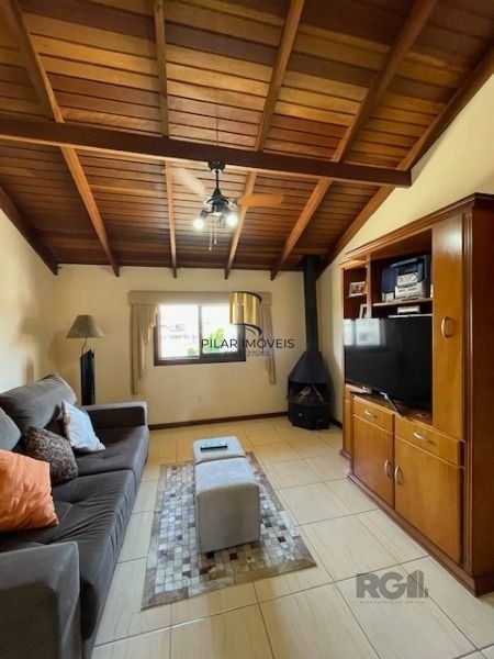 Casa em Porto Alegre, no bairro Hípica, com 3 dormitório(s), e 3 banheiros, à venda.