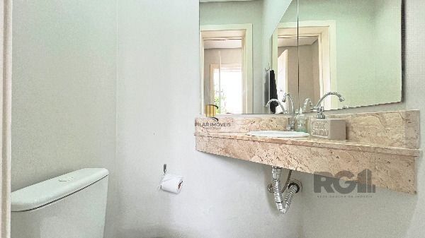 Casa em Porto Alegre, no bairro Hípica, com 3 dormitório(s), e 3 banheiros, à venda.