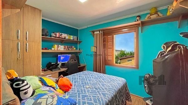 Casa em Porto Alegre, no bairro Ipanema, com 4 dormitório(s), e 4 banheiros, à venda.