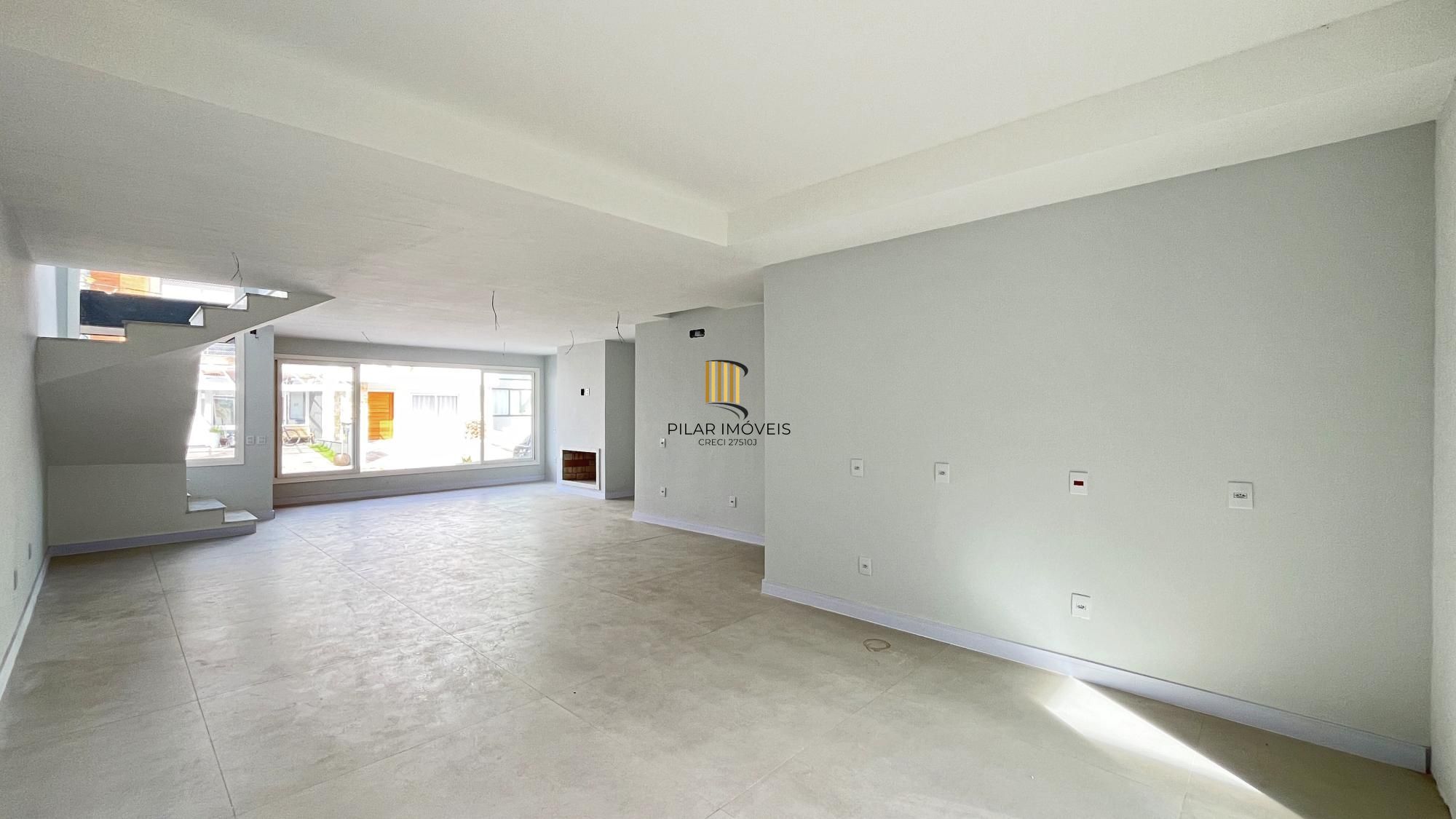 Casa 4 dormitórios( 1 dorm térreo) no Condomínio Villa Amalfi, na zona sul de Porto Alegre.