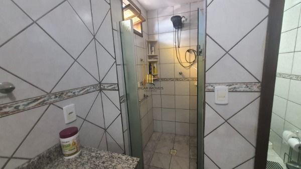 Casa em Porto Alegre, no bairro Nonoai, com 3 dormitório(s), e 3 banheiros, à venda.
