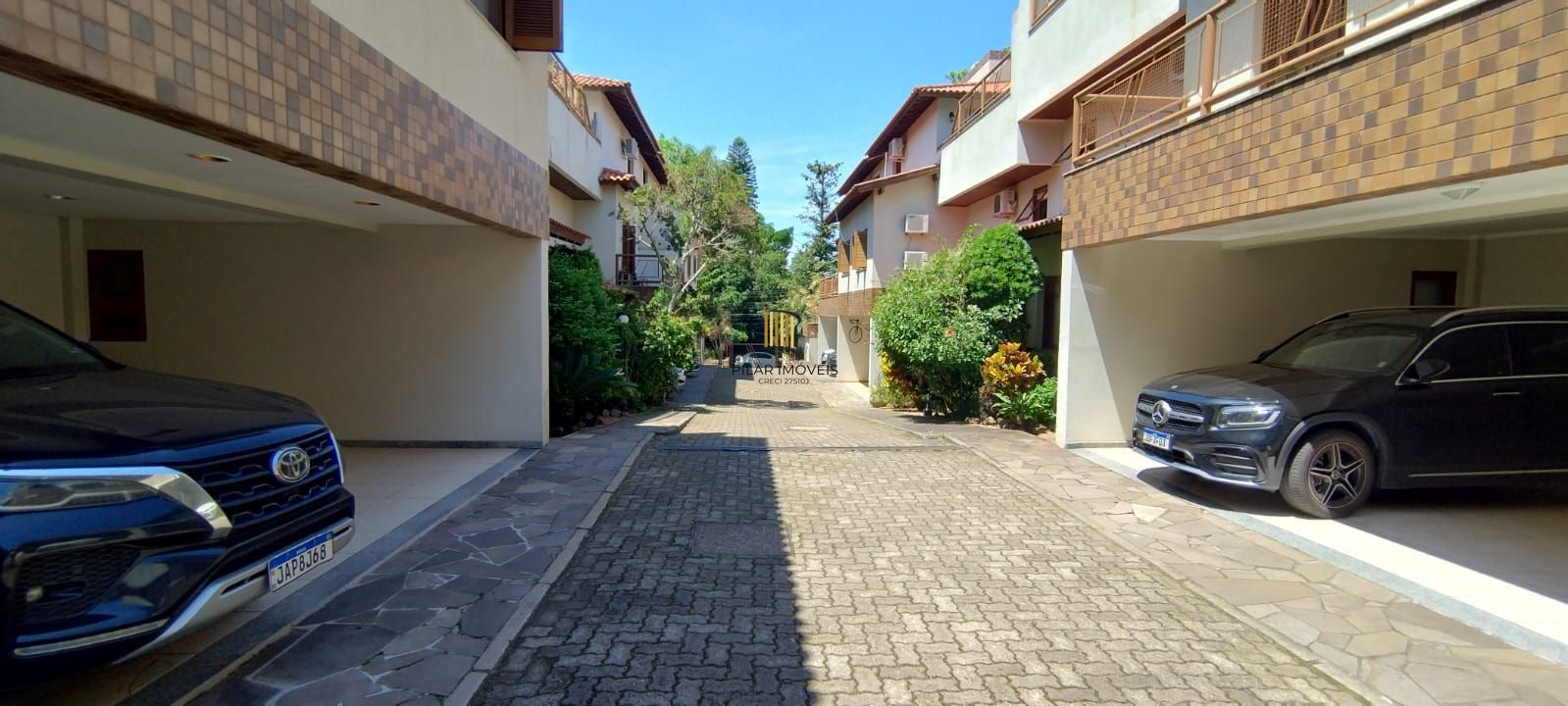 Linda Residência com 3 dormitórios sendo 1 suíte no Jardim Isabel.