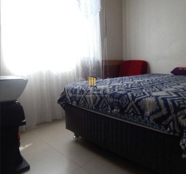 Apartamento em Porto Alegre, no bairro Cristal, com 2 dormitório(s), e 2 banheiros, à venda.