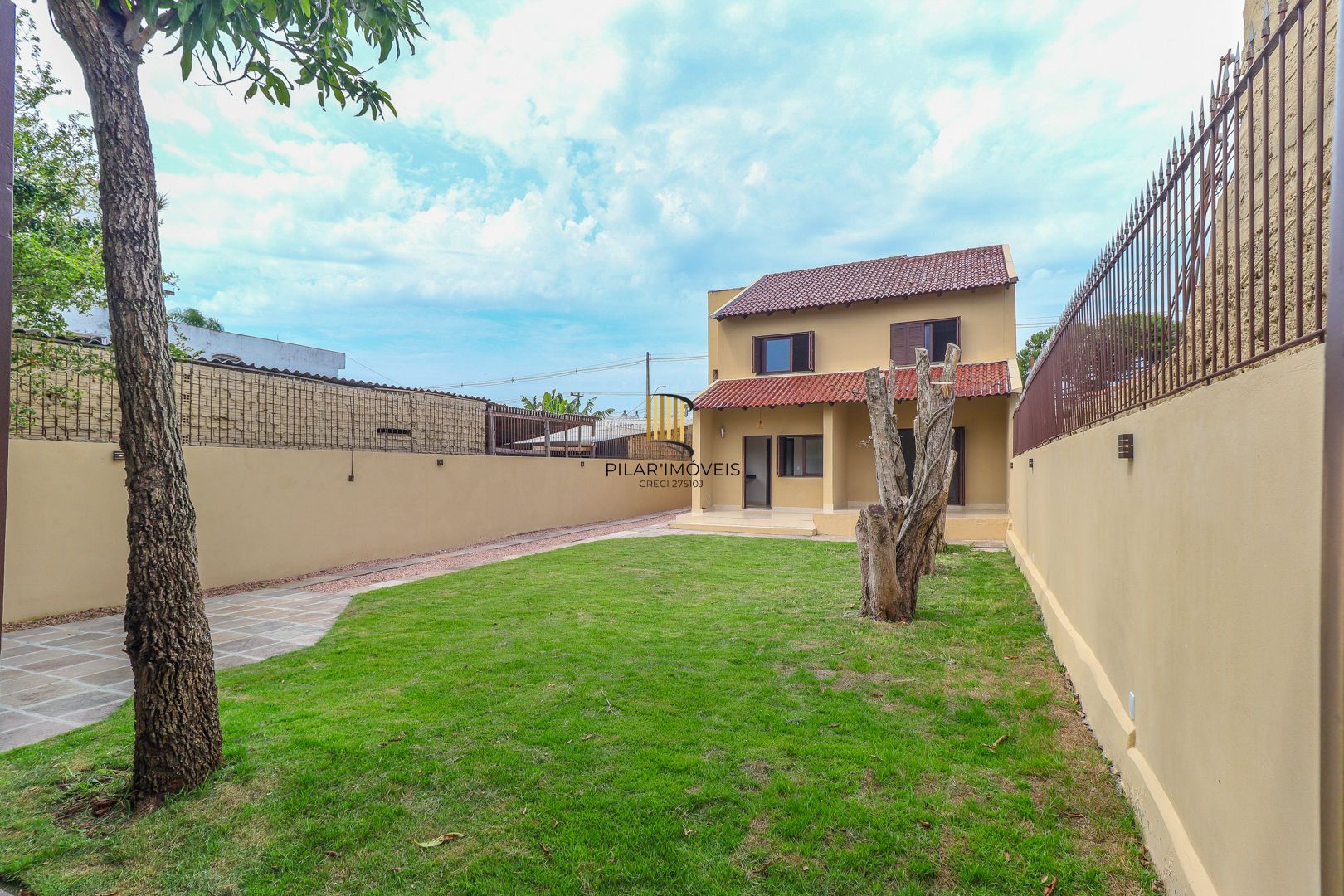 Excelente residência com 4 dormitórios