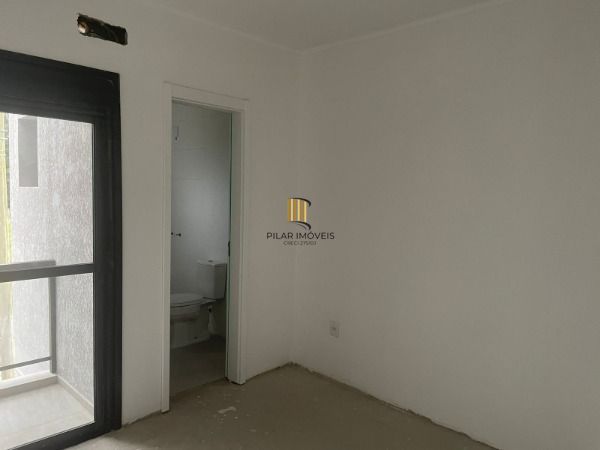 Casa em Porto Alegre, no bairro Hípica, com 2 dormitório(s), e 2 banheiros, à venda.