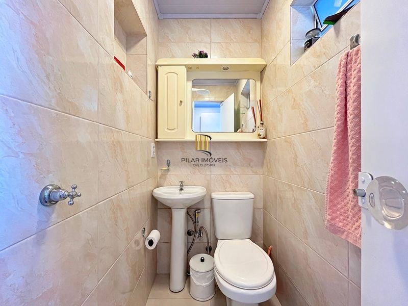 Ótima casa térrea com 4D, piscina e garagem fechada para 2 carros no Jardim Medianeira.