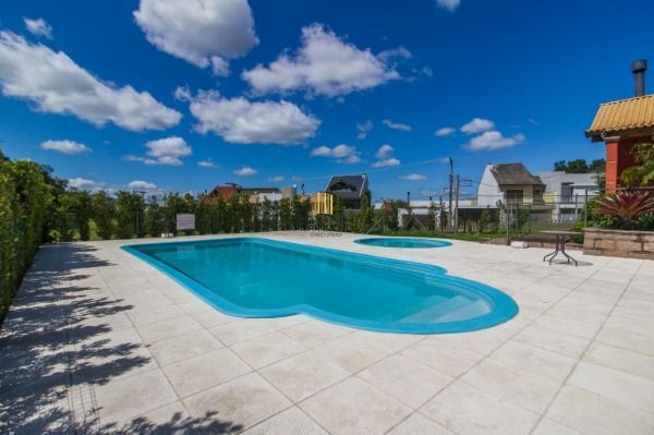 **Espetacular Casa de Condomínio com 3 suítes, Piscina com aquecimento**