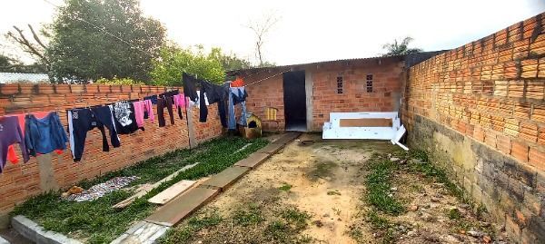 Casa em Porto Alegre, no bairro Ponta Grossa, com 2 dormitório(s), e 2 banheiros, à venda.