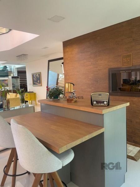 Casa Condominio em Porto Alegre, no bairro Jardim Carvalho, com 3 dormitório(s), à venda.