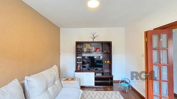 Casa em Porto Alegre, no bairro Aberta dos Morros, com 3 dormitório(s), à venda.