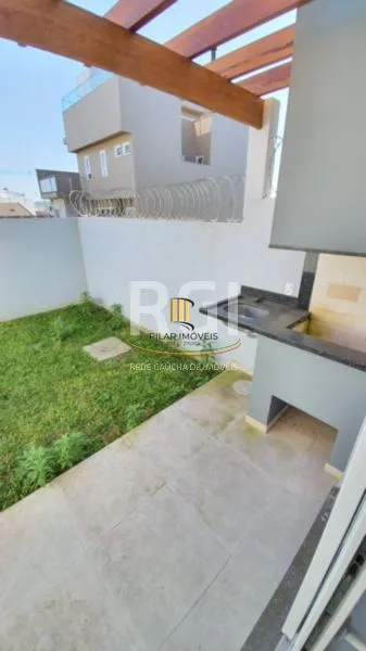 Casa 3 dormitórios no bairro Guarujá