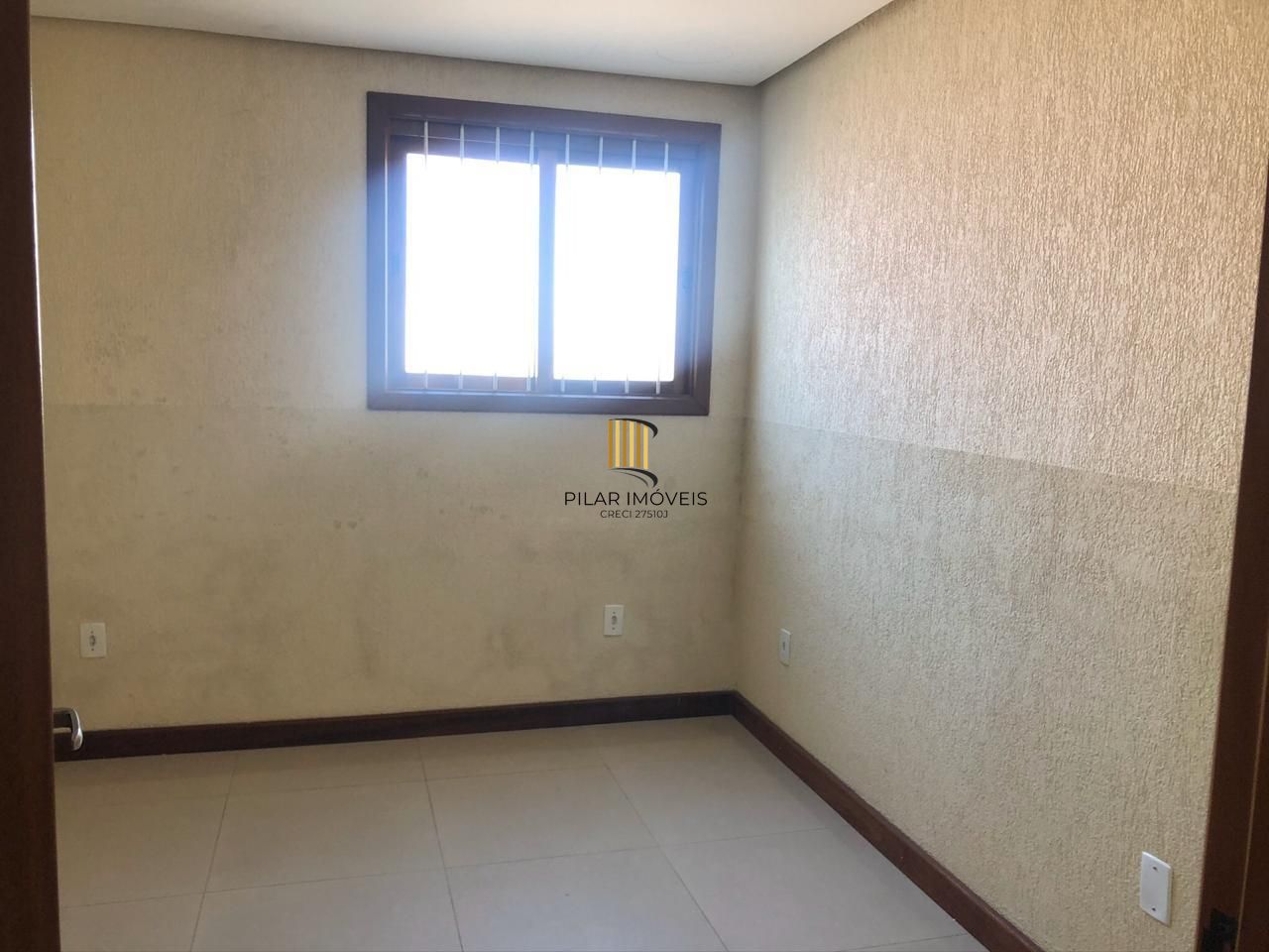 Casa 4 dormitórios no bairro Hípica