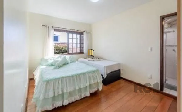 Casa em Porto Alegre, no bairro Aberta dos Morros, com 4 dormitório(s), e 4 banheiros, à venda.