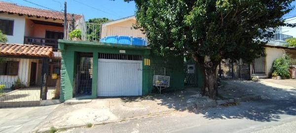 Casa em Porto Alegre, no bairro Tristeza, com 3 dormitório(s), e 3 banheiros, à venda.