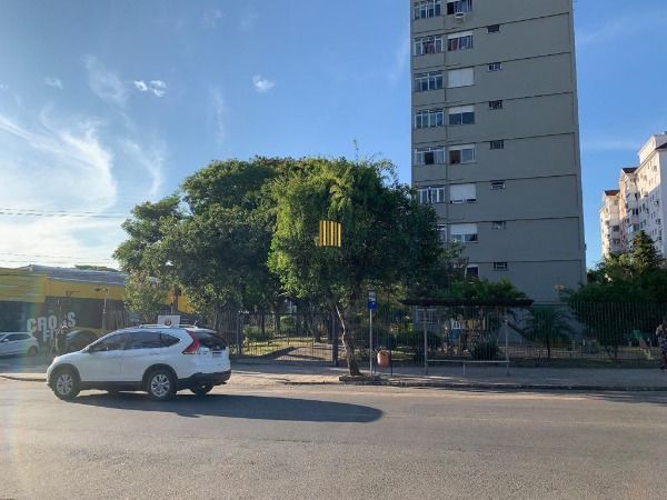 Apartamento em Porto Alegre, no bairro Tristeza, com 2 dormitório(s), e 2 banheiros, à venda.