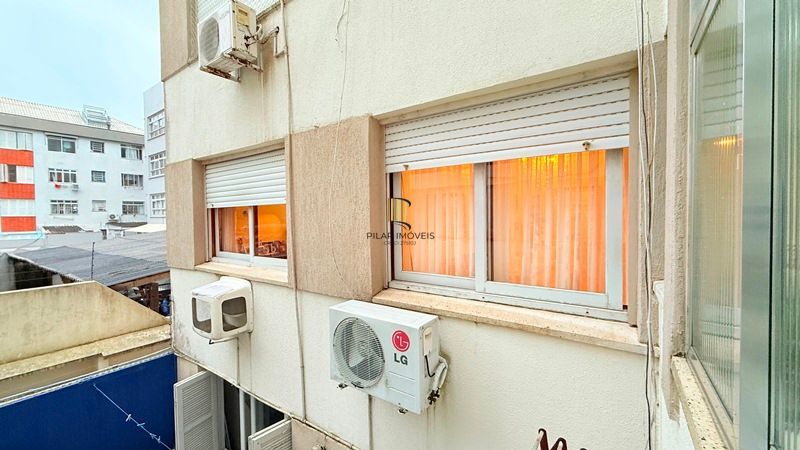 Impecável apartamento com 3 dormitórios , 3 banheiros , 2 vagas cobertas , com 120 m² privativos.