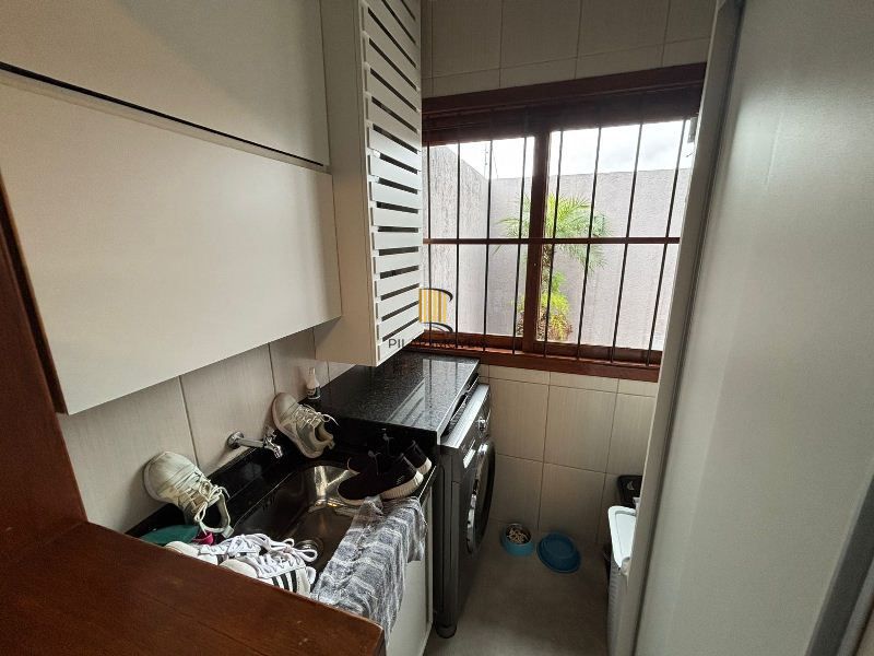 Casa 3 dormitórios no bairro Hípica