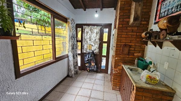 Casa em Porto Alegre, no bairro Belém Novo, com 3 dormitório(s), e 3 banheiros, à venda.