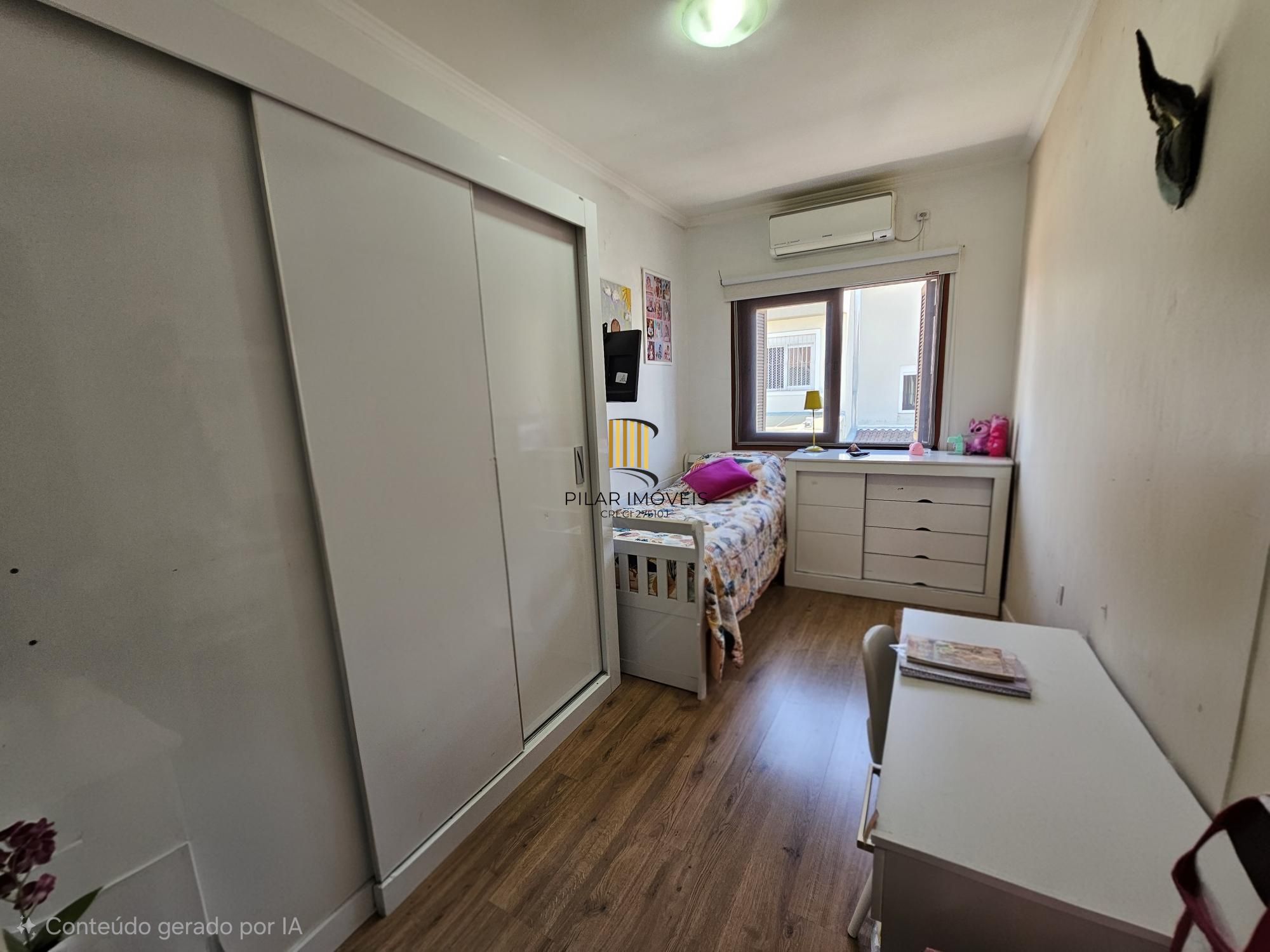 Casa 3 dormitórios com 180,00m² de área construída no Hipica Boulevard, próximo Escola Cesi e Desco Atacado !