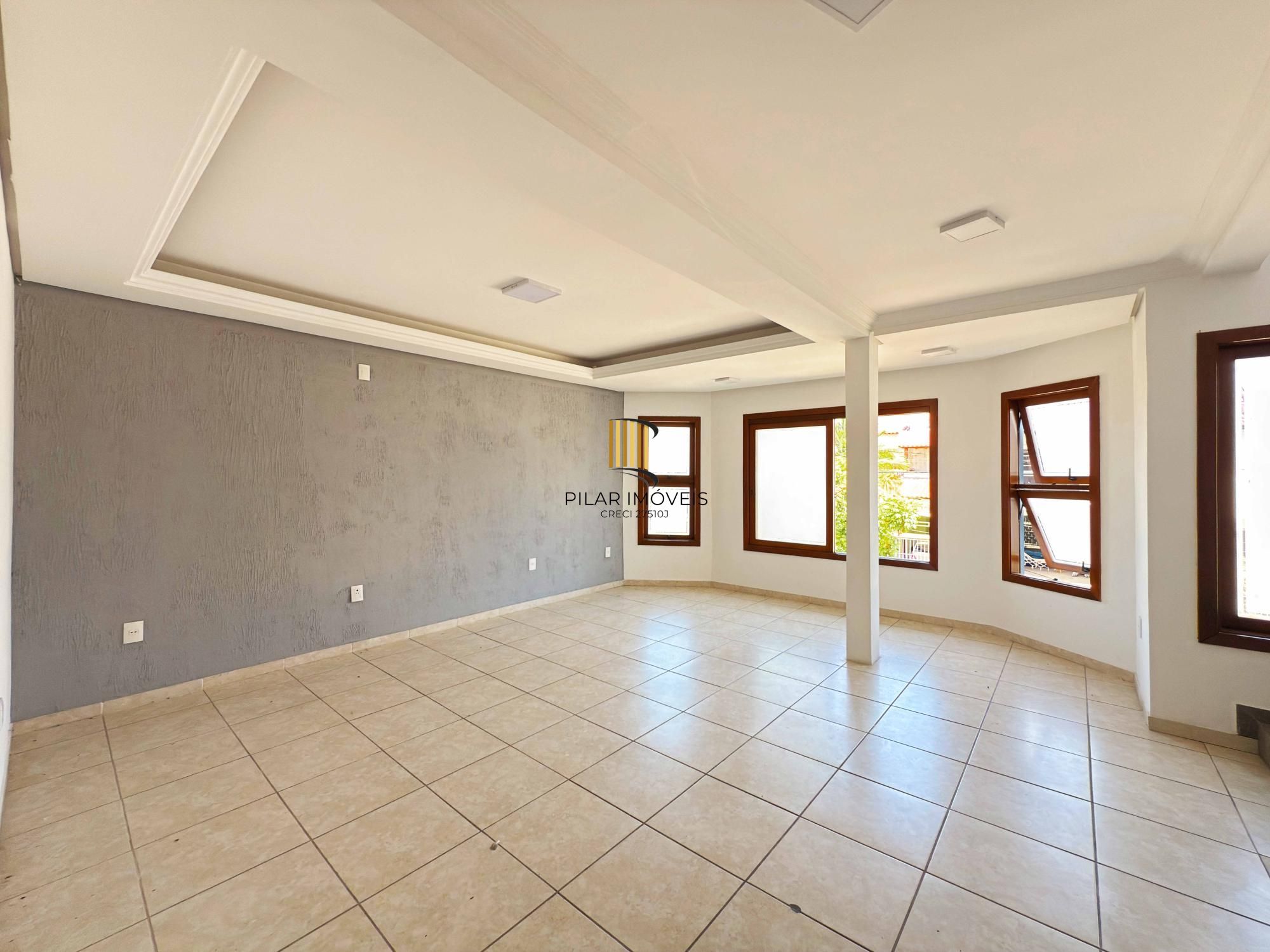 Casa 2 dormitórios no bairro Hípica