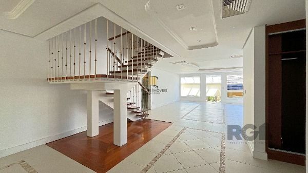 Casa no Jardim do Sol com 4D, sendo 2 suítes e 4 vagas de garagem