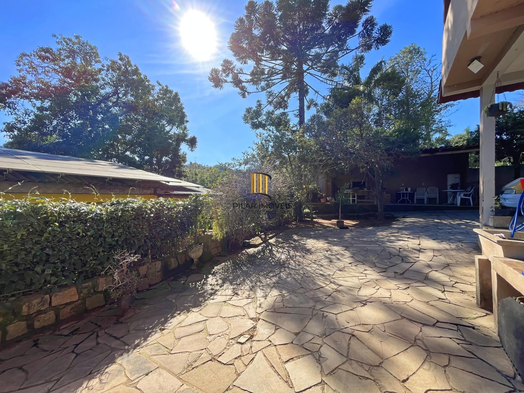 Casa 3 dormitórios no bairro Hípica