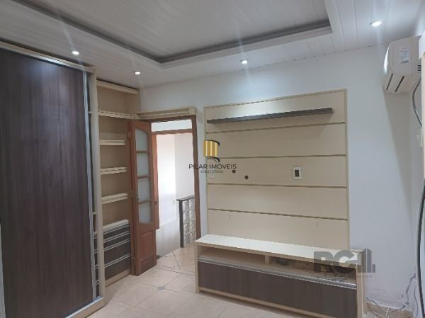 Casa em Porto Alegre, no bairro Restinga, com 4 dormitório(s), e 4 banheiros, à venda.