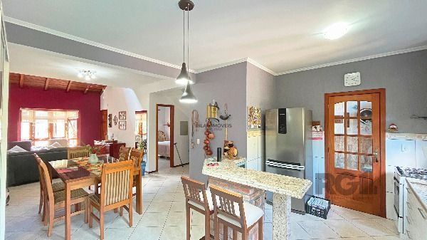 Casa em Porto Alegre, no bairro Hípica, com 3 dormitório(s), e 2 banheiros, à venda.