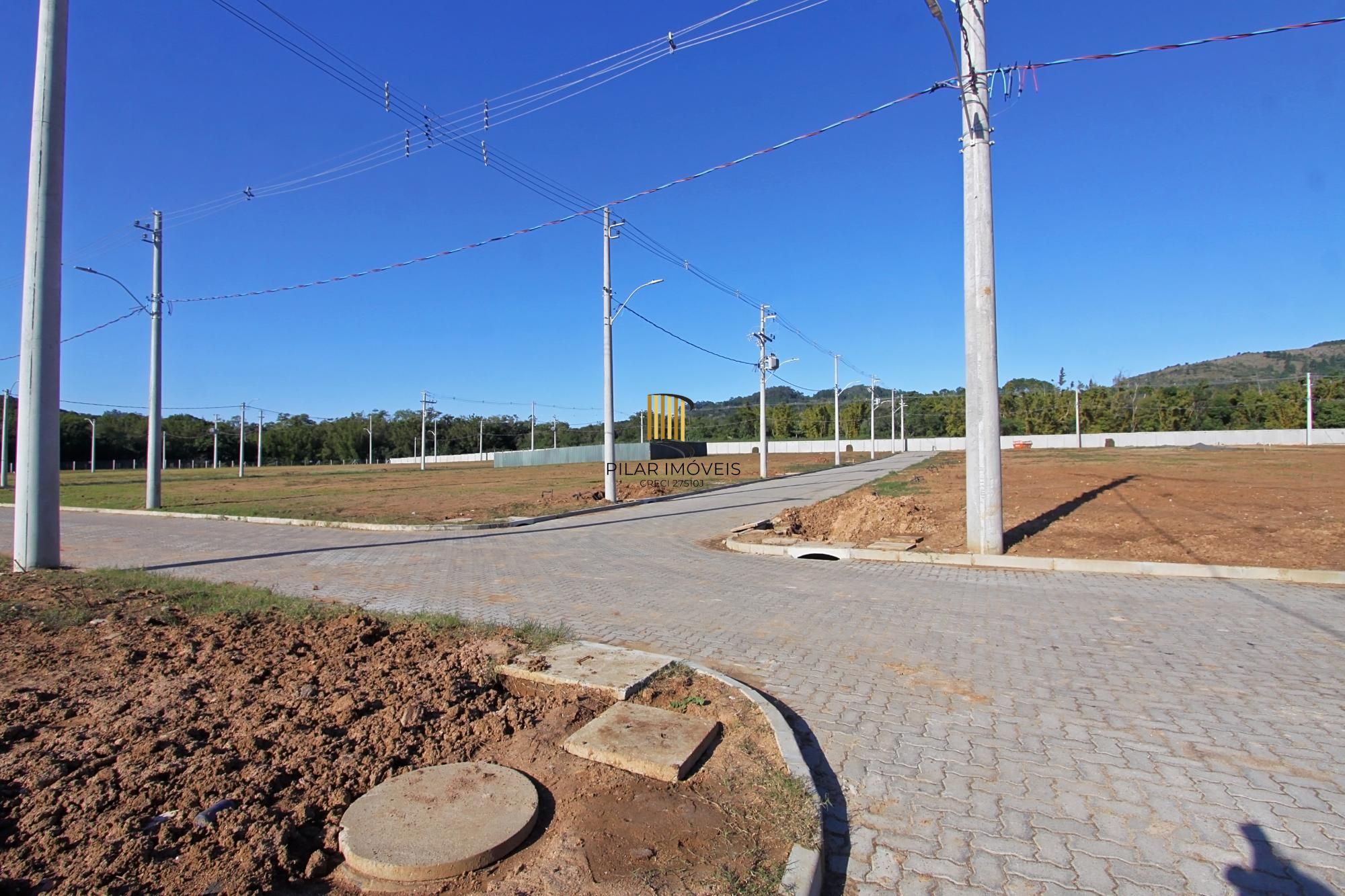 Casa Condominio em Porto Alegre, no bairro Campo Novo, com 3 dormitório(s), e 3 banheiros, à venda.