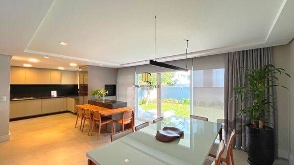 Casa Condominio para Venda - 364m², 3 dormitórios, sendo 3 suites, 2 vagas - Pedra Redonda