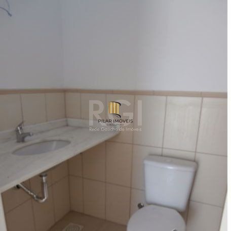 Casa Condominio em Porto Alegre, no bairro Vila Jardim, com 2 dormitório(s), e 2 banheiros, à venda.