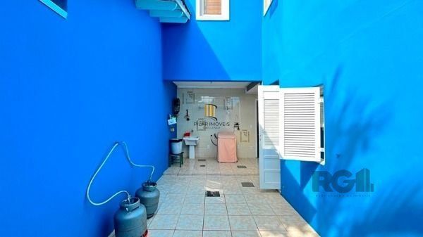 Casa em Porto Alegre, no bairro Ipanema, com 3 dormitório(s), à venda.