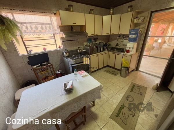 Casa 3 dormitórios no bairro Camaquã
