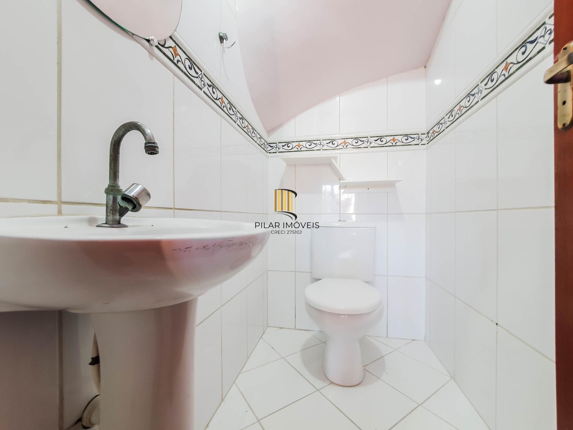 No bairro Serraria, casa em condomínio com 3 dormitórios