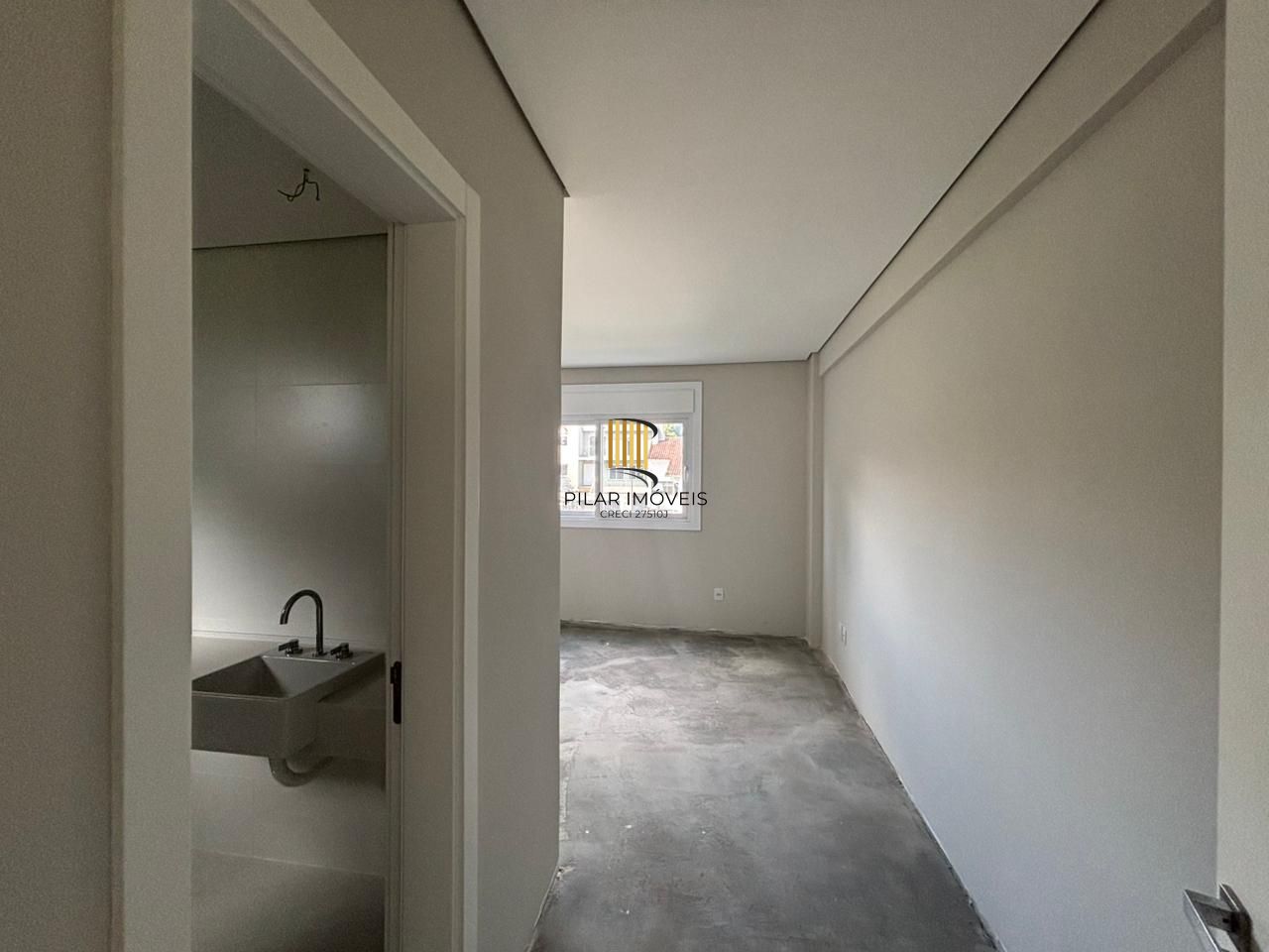 Apartamento com 3 dormitórios sendo 1 suíte á venda Bairro Cristal.