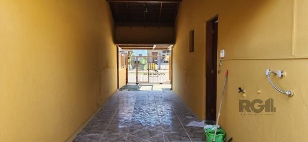 Sobrado em Porto Alegre, no bairro Vila Nova, com 3 dormitório(s), e 3 banheiros, à venda.