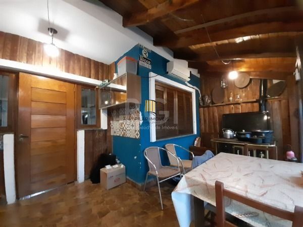 Casa para Venda - 62m², 2 dormitórios, 2 vagas - Hípica