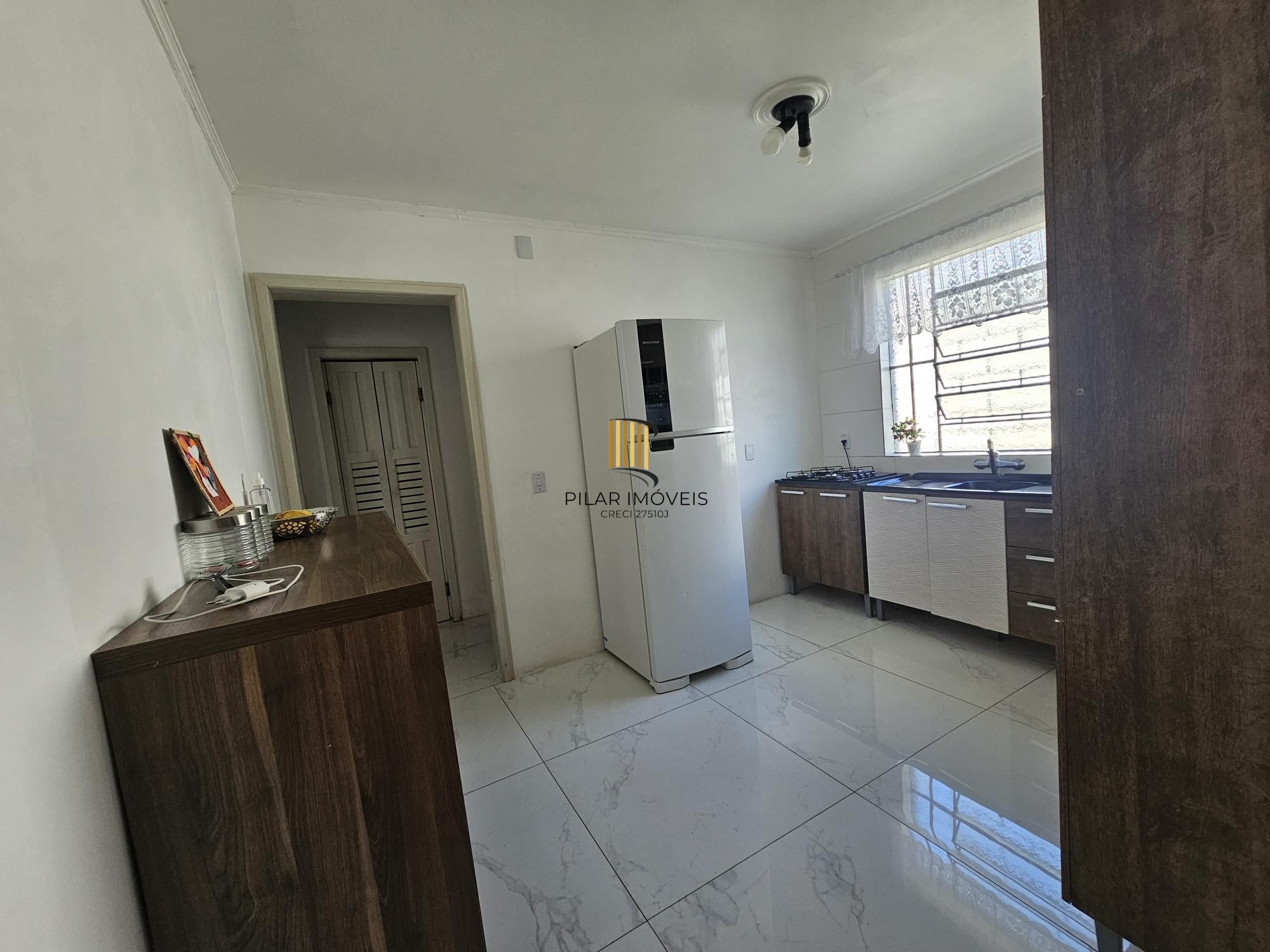 Casa com piscina terreno 10x30 zona sul de Porto Alegre