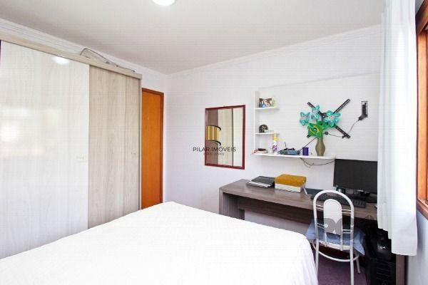 Casa em Porto Alegre, no bairro Belém Novo, com 3 dormitório(s), e 3 banheiros, à venda.
