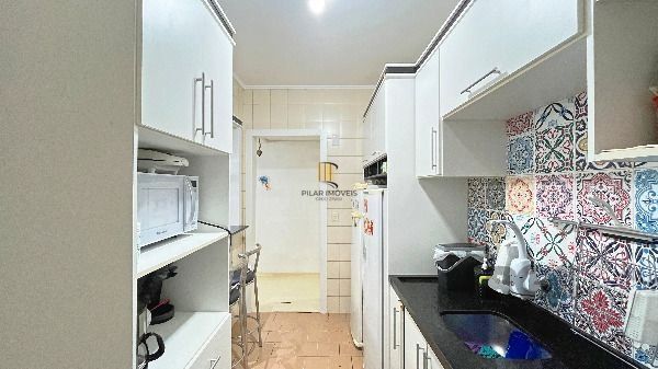 Apartamento em Porto Alegre, no bairro Teresópolis, com 2 dormitório(s), e 2 banheiros, à venda.
