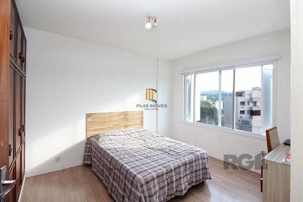 Apartamento em Porto Alegre, no bairro Cristal, com 2 dormitório(s), e 2 banheiros, à venda.