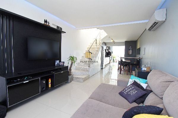 Casa em Porto Alegre, no bairro Hípica, com 2 dormitório(s), à venda.