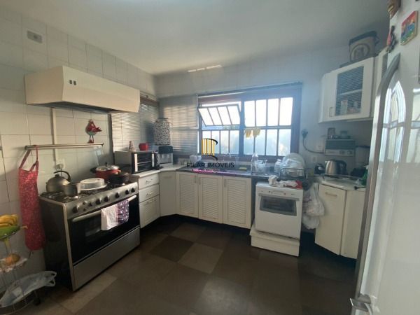 Casa para Venda - 301m², 4 dormitórios, sendo 1 suites, 2 vagas - Bom Jesus