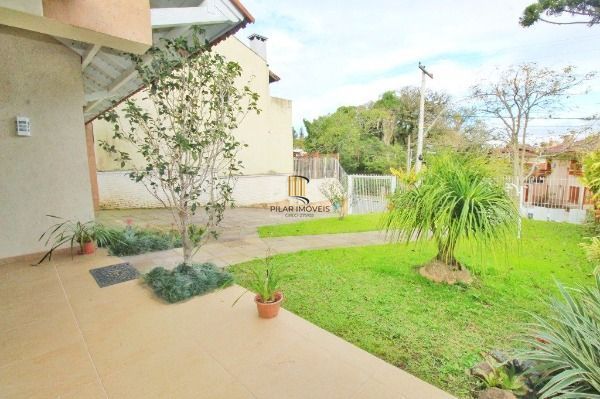 Casa em Porto Alegre, no bairro Jardim Isabel, com 4 dormitório(s), e 4 banheiros, à venda.