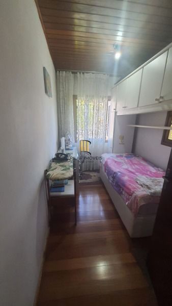 Casa em Porto Alegre, no bairro Nonoai, com 3 dormitório(s), e 3 banheiros, à venda.