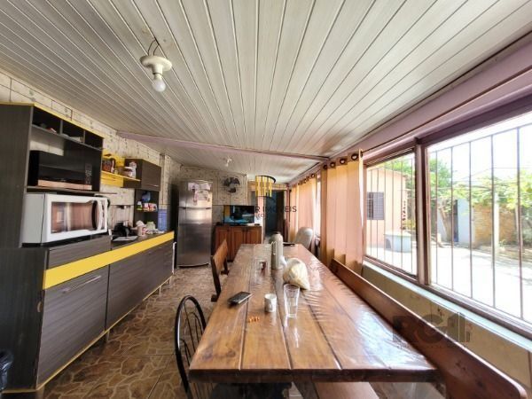 Casa em Porto Alegre, no bairro Restinga, com 5 dormitório(s), e 5 banheiros, à venda.