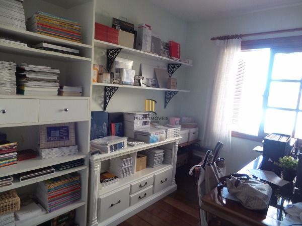 Casa para Venda - 287m², 4 dormitórios, sendo 1 suites, 4 vagas - Tristeza