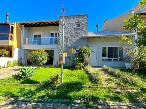 Casa em Porto Alegre, no bairro Hípica, com 3 dormitório(s), e 3 banheiros, à venda.